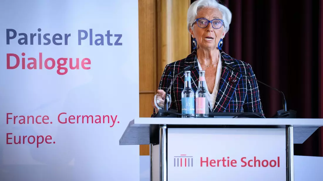 EZB-Präsidentin Christine Lagarde will eine größere internationale Rolle für den Euro  - Bild: Bernd von Jutrczenka/dpa