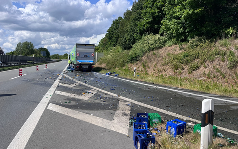 POL-OL: +++Getränkelaster verliert Ladung in der Anschlussstelle Westerstede+++ - Foto: presseportal.de
