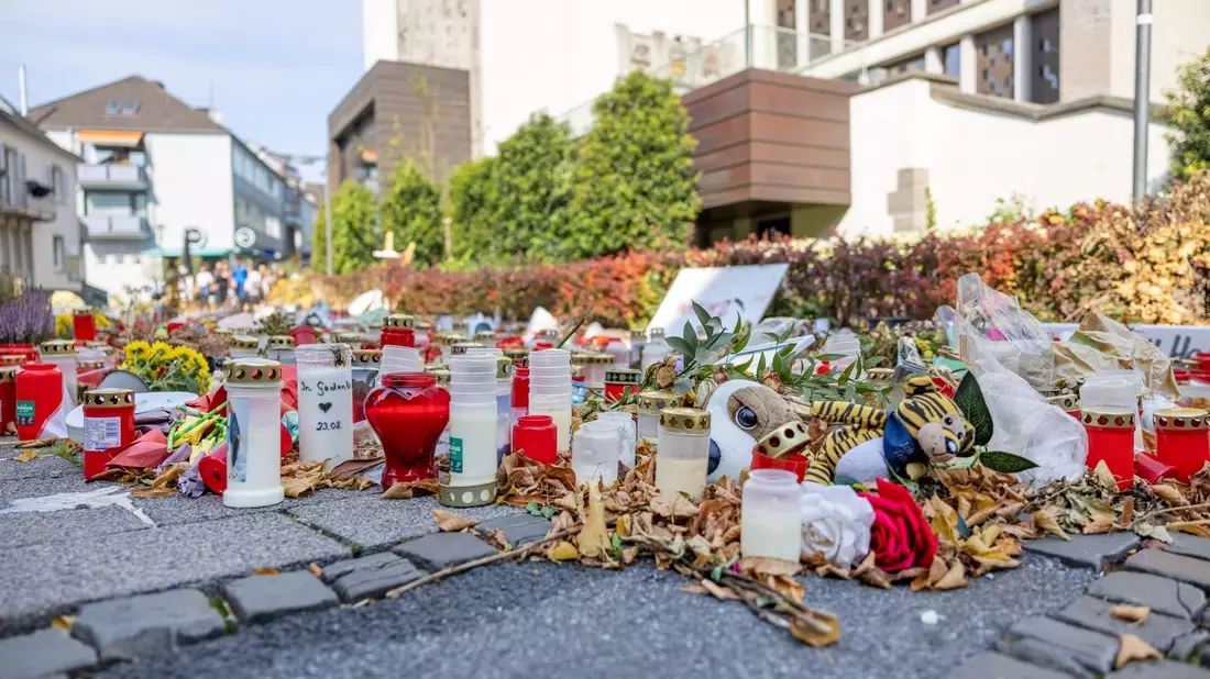 Die Anteilnahme nach dem Terroranschlag von Solingen war groß (Archivbild) - Bild: Thomas Banneyer/dpa