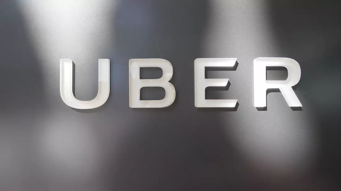 Die freundlichsten Fahrgäste des Mobilitätsanbieters Uber stammen in diesem Jahr aus Karlsruhe. (Symbolbild) - Bild: Christoph Dernbach/dpa