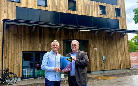 SUN21: Übergabe der PV-Anlage Luftburg - Foto: SUN21 Smart-Energy GmbH über pressetext.de