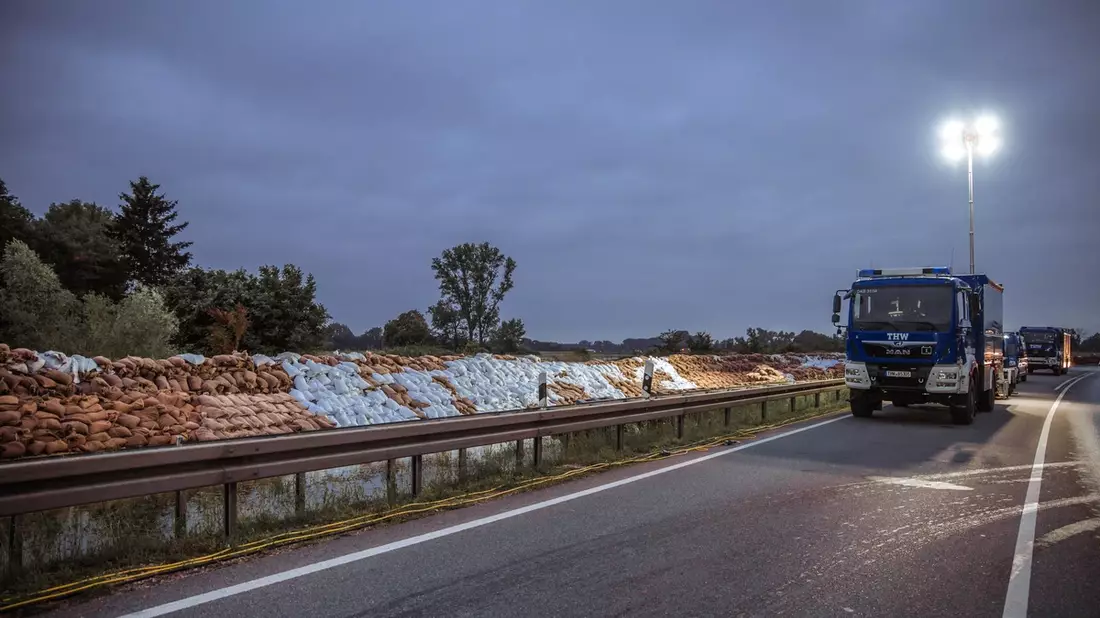 THW Bayern: Jahrhunderthochwasser in Bayern: Emotionaler Rückblick des THW Einsatzes - Bild: presseportal.de