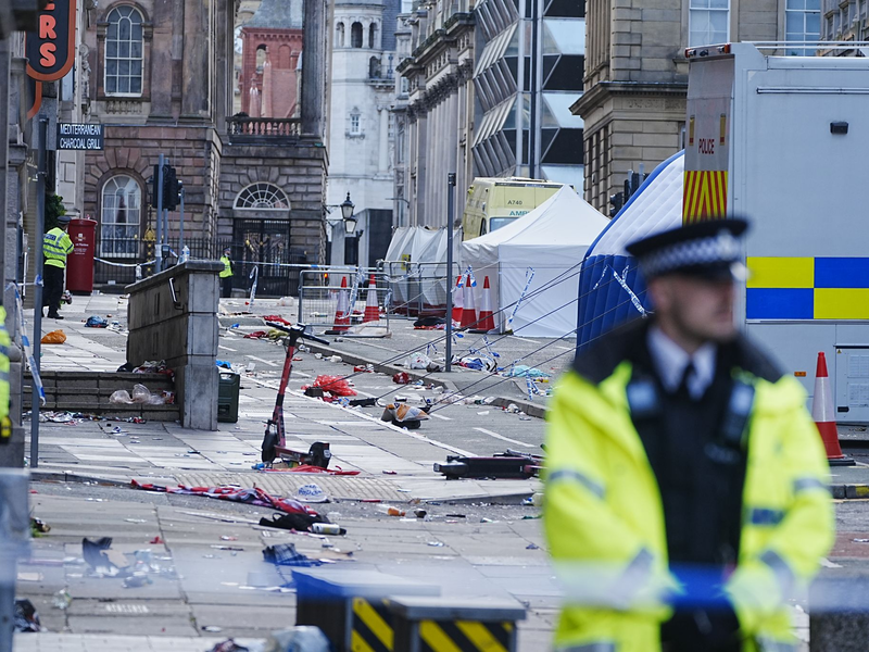 Bürgermeister Steve Rotheram sprach am Morgen von mehreren Menschen in kritischem Zustand. - Foto: Peter Byrne/PA Wire/dpa