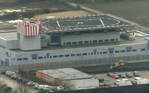 Im Hochsicherheitstrakt des Oberlandesgerichtes Düsseldorf hat der Strafprozess gegen den mutmaßlichen Attentäter von Solingen begonnen. (Archivbild) - Foto: Franz-Peter Tschauner/dpa