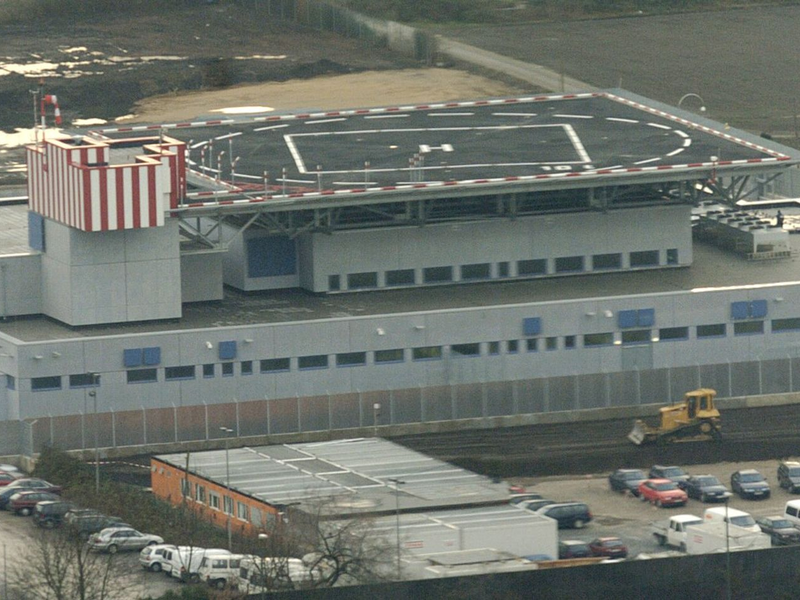 Im Hochsicherheitstrakt des Oberlandesgerichtes Düsseldorf hat der Strafprozess gegen den mutmaßlichen Attentäter von Solingen begonnen. (Archivbild) - Foto: Franz-Peter Tschauner/dpa