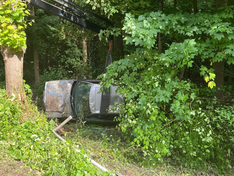 POL-BO: Alleinunfall in Bochum: Auto überschlägt sich und landet in Straßengraben - Foto: presseportal.de