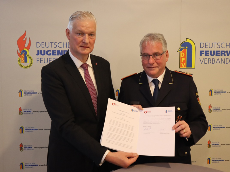 Gemeinsam stark: Feuerwehr und deutscher Mittelstand / Deutscher Feuerwehrverband und der Bundesverband der mittelständischen Wirtschaft (Der Mittelstand. BVMW) wollen noch enger zusammenarbeiten - Foto: presseportal.de