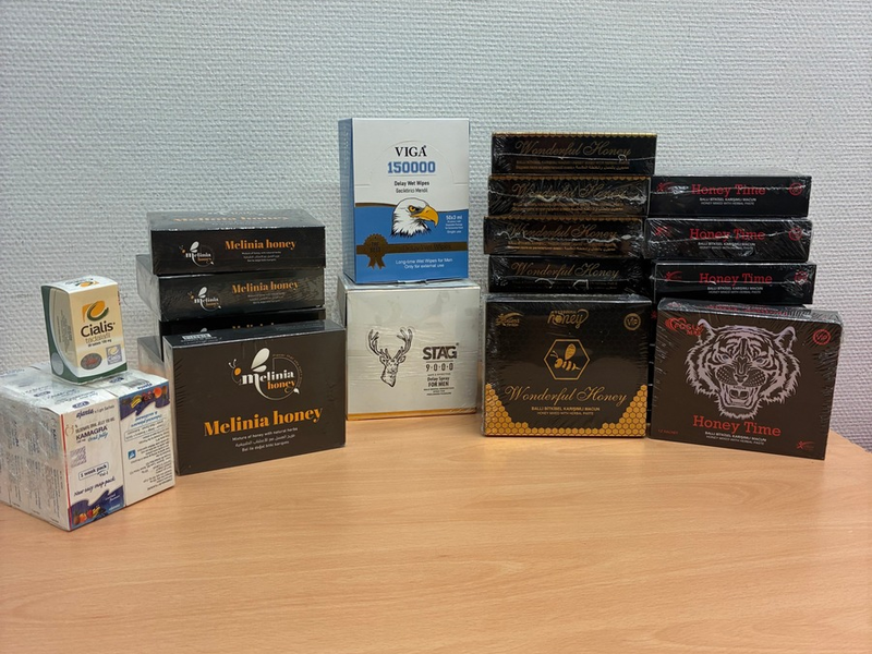 HZA-D: Zoll Düsseldorf findet erhebliche Menge an verschiedensten Potenzmittel bei Reisendem - Foto: presseportal.de