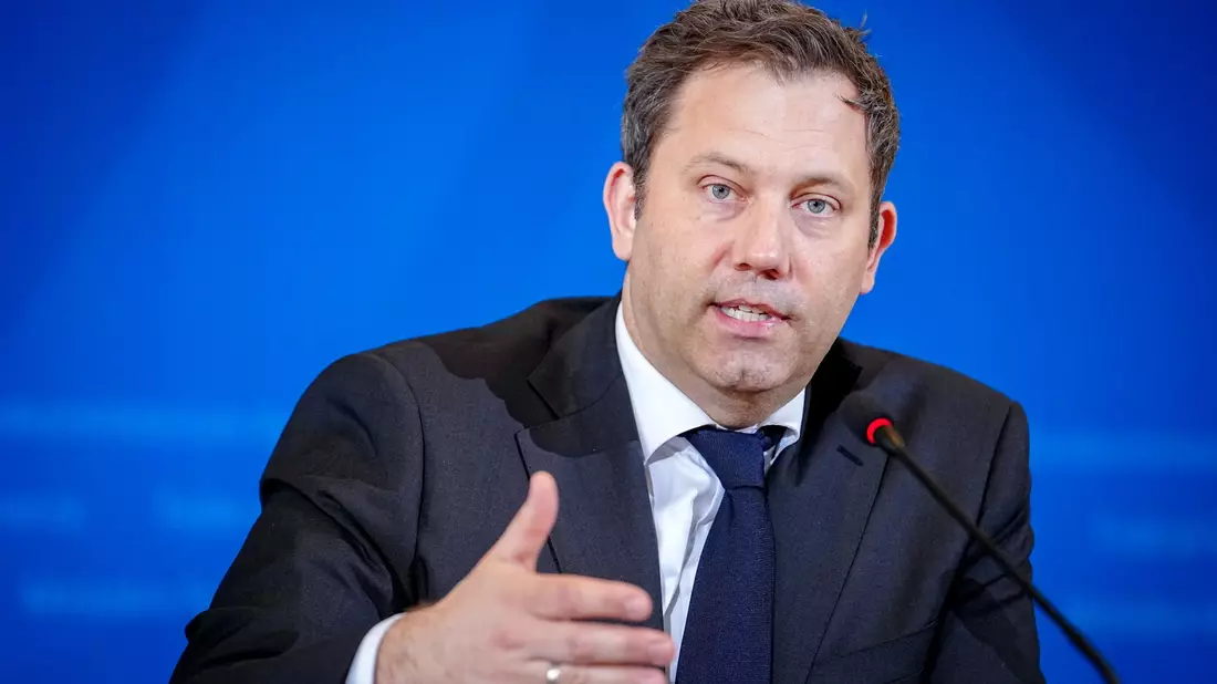 Klingbeil will Investitionen stark erhöhen. (Archivbild) - Bild: Kay Nietfeld/dpa