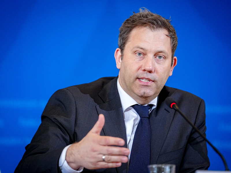 Klingbeil will Investitionen stark erhöhen. (Archivbild) - Foto: Kay Nietfeld/dpa