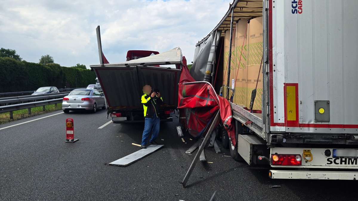 POL-VER: +Werkzeug aus Transporter gestohlen++Auffahrunfall mit Ausweichmanöver verhindert-Lkw aufgerissen(FOTO)++Auffahrunfall mit Verletzter++Einbrecher nutzen Balkon++Frau auf E-Scooter leicht verletzt+ - Foto: presseportal.de