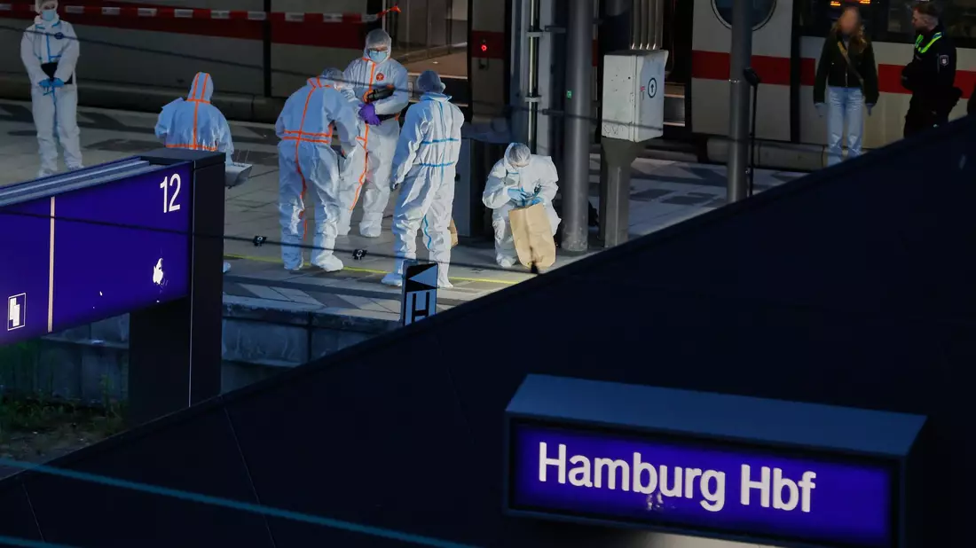 Die meisten der 18 bei dem Messerangriff Verletzten konnten das Krankenhaus inzwischen verlassen. (Archivbild) - Bild: Georg Wendt/dpa
