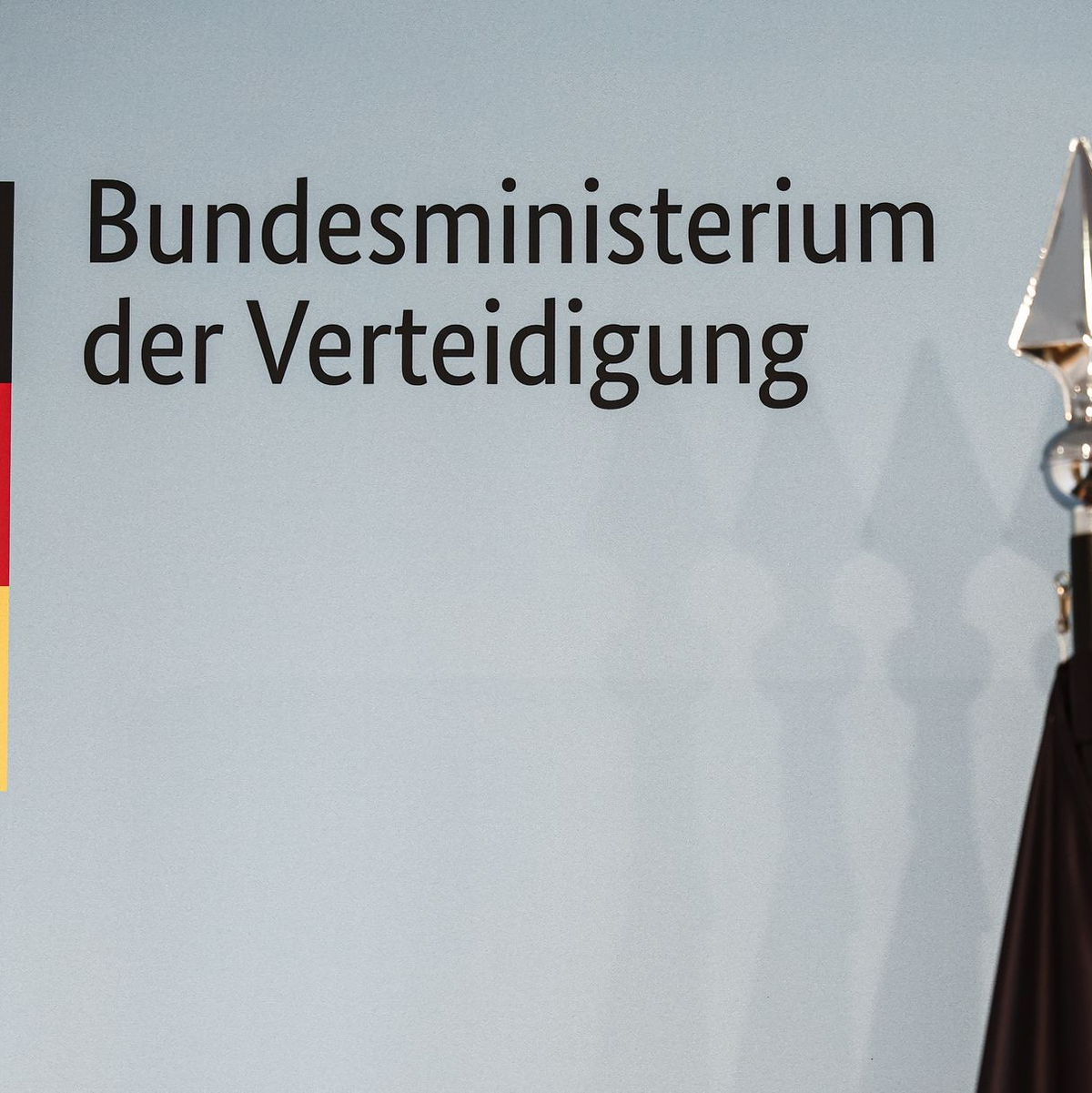 Das Bundesverteidigungsministerium ist den Prüfern zufolge heute wieder vergleichbar groß wie 2012. (Archivbild) - Foto: Hannes P. Albert/dpa