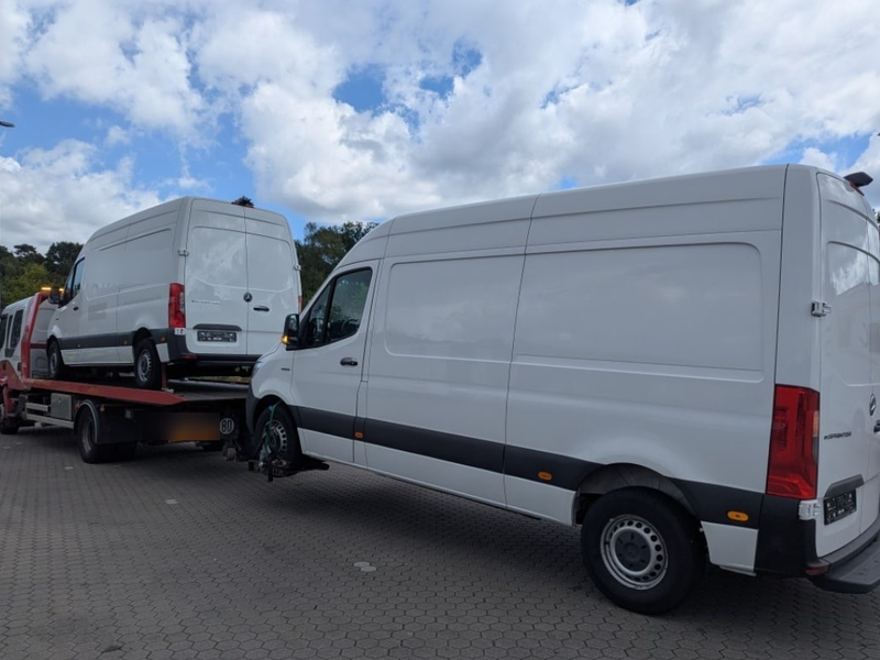 POL-ROW: ++ Polizei stoppt gefährliche Fahrt: Mit 1,3 Promille und 40-Tonner auf der Autobahn ++ Gefährliches Abschleppmanöver in Richtung Frankreich ++ - Foto: presseportal.de