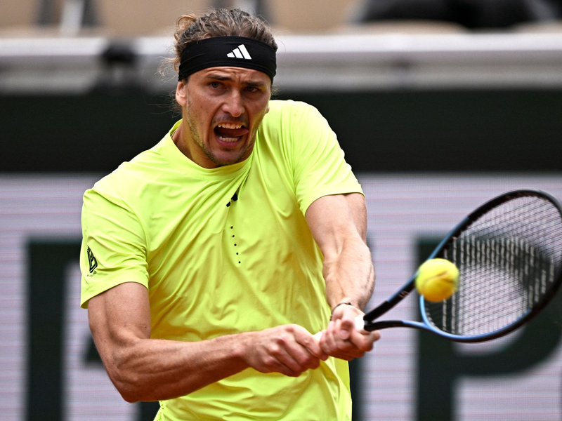 Daniel Altmaier steht bei den French Open im Achtelfinale. - Foto: Julien De Rosa/AFP/dpa