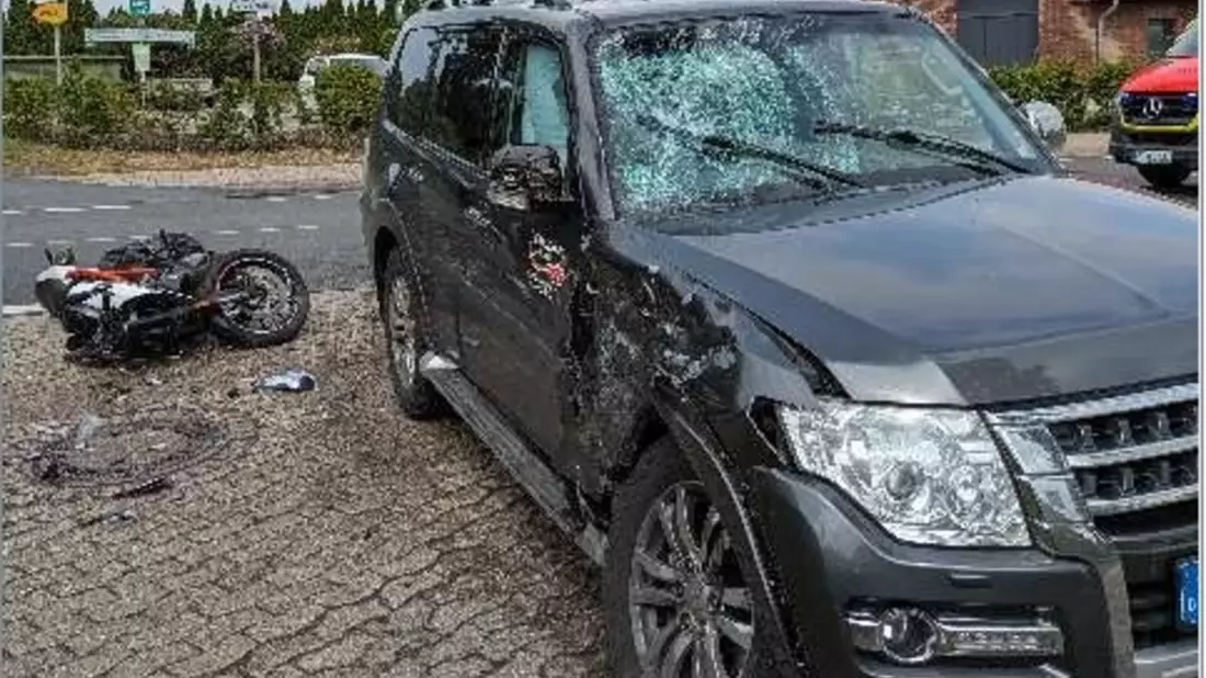 POL-OL: +++Pressemitteilung des Polizeikommissariarts Bad Zwischenahn: Pkw übersieht Motorradfahrerin beim Abbiegen. Motorradfahrerin schwer verletzt+++ - Bild: presseportal.de