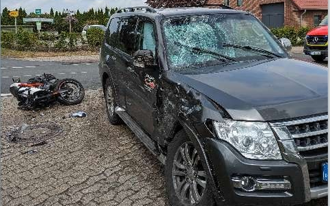 POL-OL: +++Pressemitteilung des Polizeikommissariarts Bad Zwischenahn: Pkw übersieht Motorradfahrerin beim Abbiegen. Motorradfahrerin schwer verletzt+++ - Foto: presseportal.de