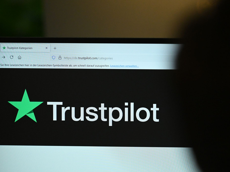 Die Wettbewerbszentrale wirft Trustpilot irreführende Angaben vor. (Symbolbild)  - Foto: David Hammersen/dpa