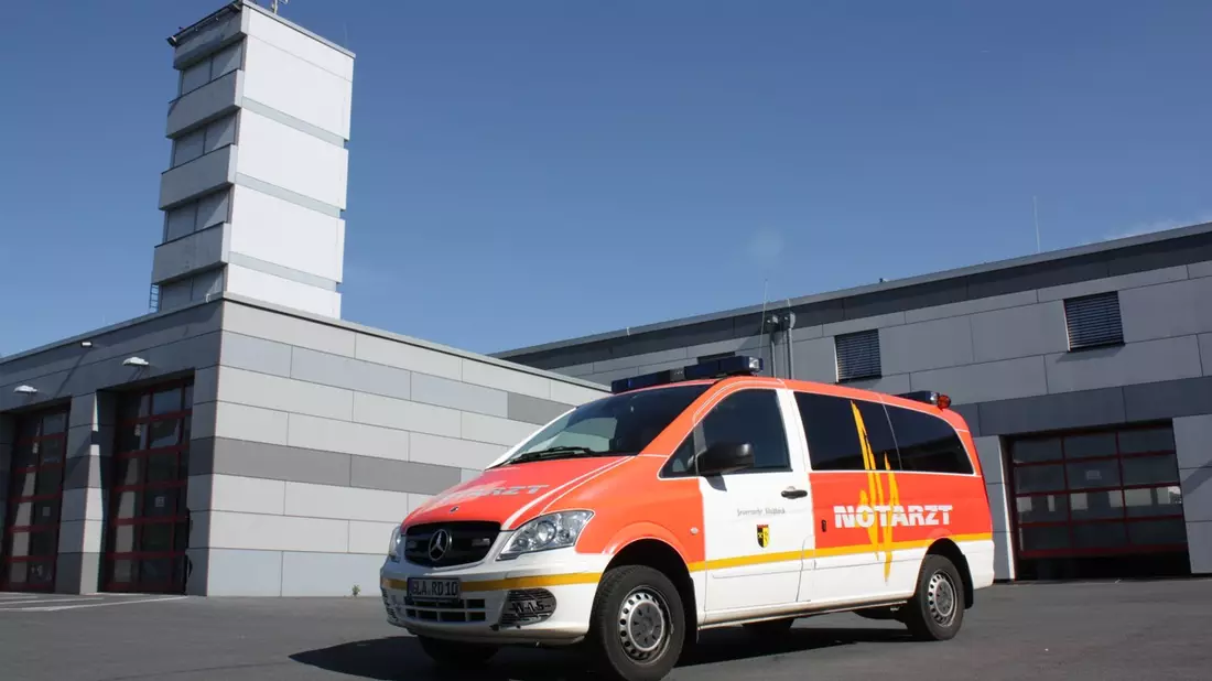FW-GLA: Wohnungsbrand und Folgeeinsatz fordern Feuerwehr Gladbeck - 11-jähriger bei Sturz schwer verletzt - Bild: presseportal.de