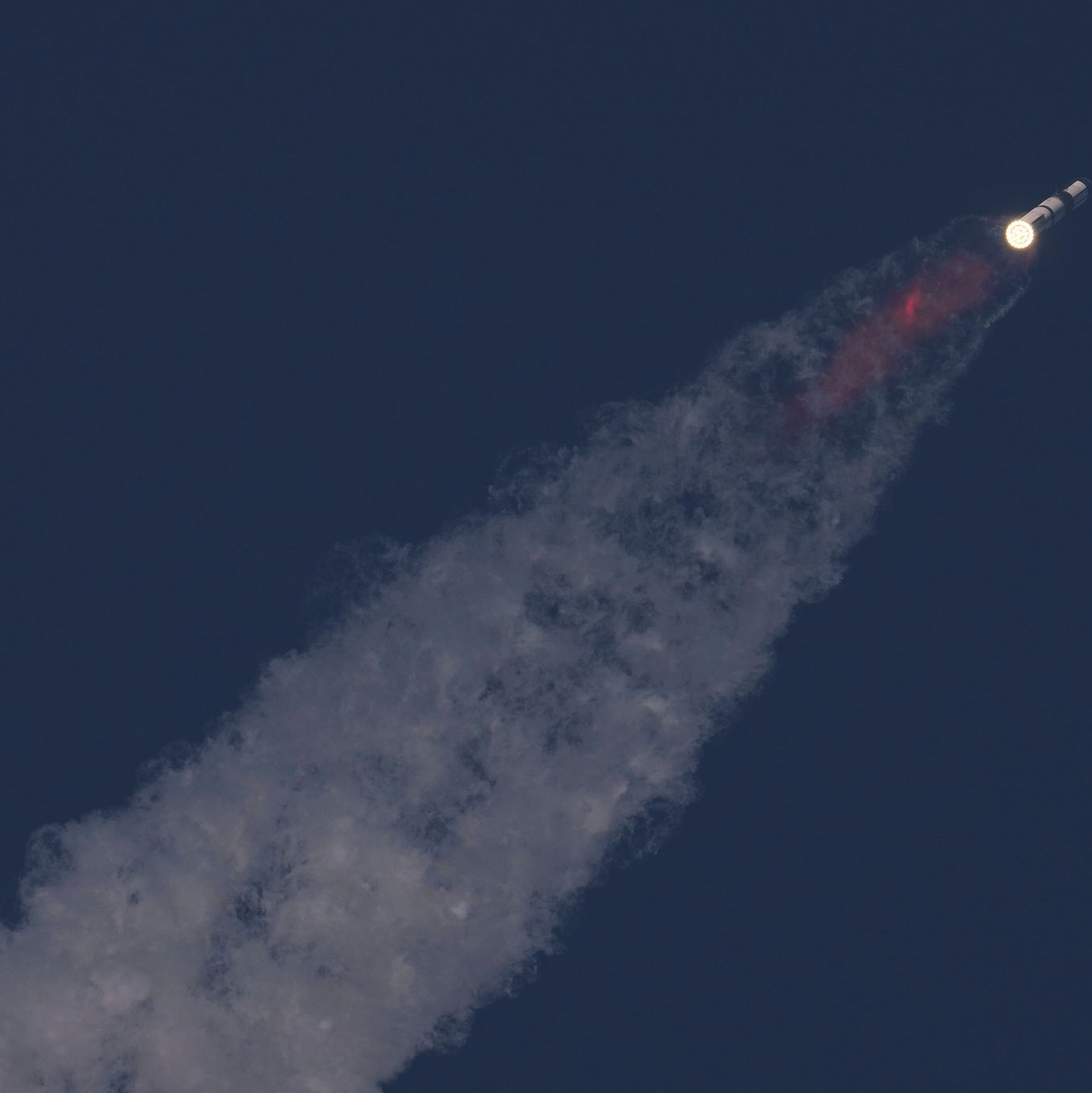 Das Starship von Elon Musk soll bald seinen zehnten Testflug absolvieren. - Foto: Eric Gay/AP/dpa