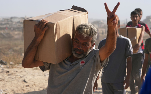Viele Menschen in dem Küstengebiet sind völlig ausgemergelt. - Foto: Abdel Kareem Hana/AP/dpa
