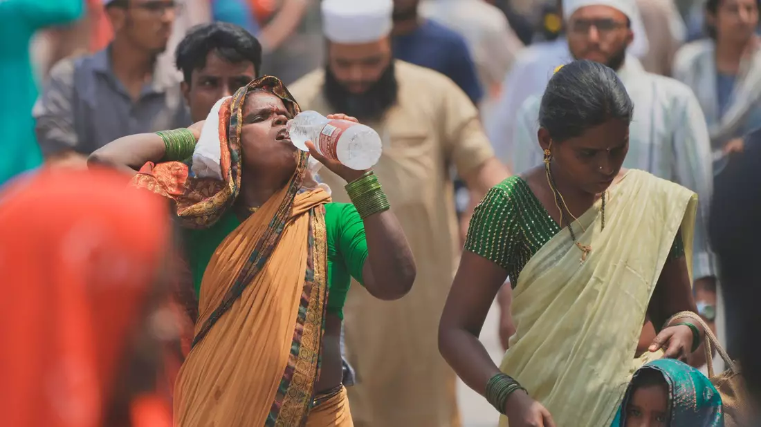 Experten erwarten, dass auch die kommenden Jahre warm werden - das bleibt nicht ohne Folgen. (Archivbild) - Bild: Mahesh Kumar A./AP/dpa