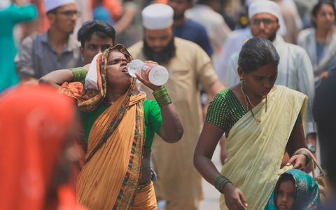 Experten erwarten, dass auch die kommenden Jahre warm werden - das bleibt nicht ohne Folgen. (Archivbild) - Foto: Mahesh Kumar A./AP/dpa