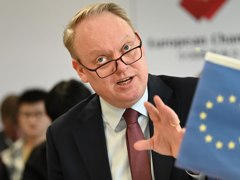 EU-Handelskammerpräsident Eskelund kritisierte den Antragsprozess den Export seltener Erden. (Archivbild)  - Foto: Johannes Neudecker/dpa