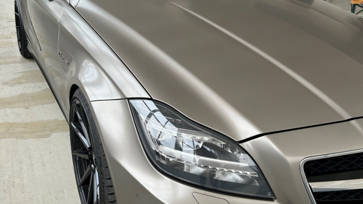 HZA-RO: Zoll stoppt Transporter mit Luxuslimousine auf Anhänger aus der Schweiz - Foto: presseportal.de