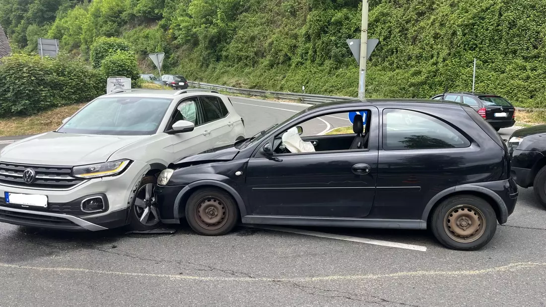 POL-GM: Unfall im Einmündungsbereich - Bild: presseportal.de