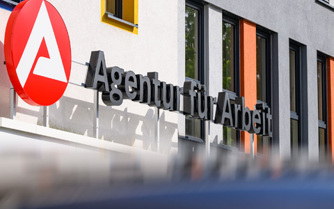 Die Zahl der Arbeitslosen ist im Mai nur verhältnismäßig leicht gesunken. (Archivbild) - Foto: Patrick Pleul/dpa Die Zahl der Arbeitslosen ist im Mai nur verhältnismäßig leicht gesunken. (Archivbild) - Foto: Patrick Pleul/dpa