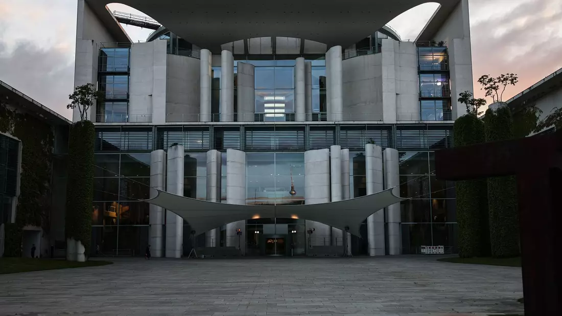 Im Bundeskanzleramt wird am Abend noch beraten. (Archivbild) - Bild: Hannes P. Albert/dpa