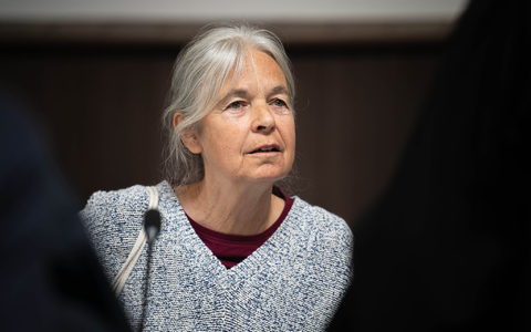 Die Verhandlung gegen die ehemalige RAF-Terroristin Daniela Klette ist im neuen Sitzungssaal in einer umgebauten Reithalle fortgesetzt worden. - Foto: Sina Schuldt/dpa POOL/dpa