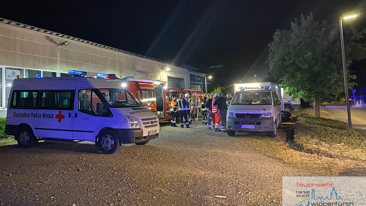 FW Wipperfürth: B4G | Lagerhallenbrand - Foto: presseportal.de