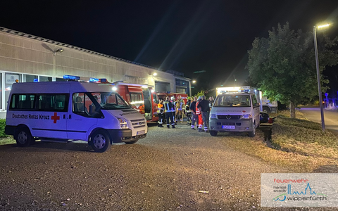 FW Wipperfürth: B4G | Lagerhallenbrand - Foto: presseportal.de