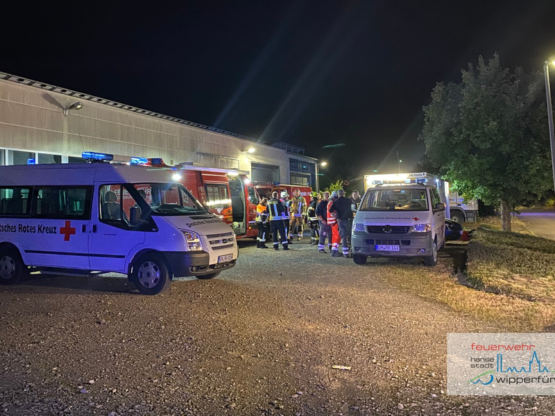 FW Wipperfürth: B4G | Lagerhallenbrand - Foto: presseportal.de