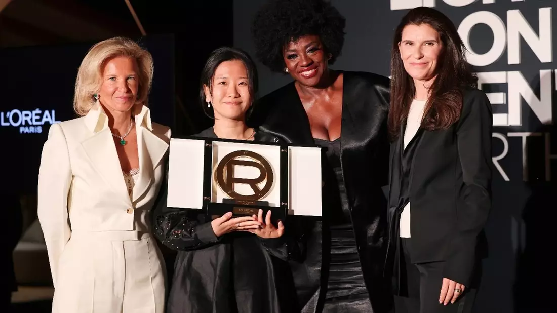 L'Oréal Paris verkündet die Gewinnerin des fünften jährlichen Lights On Women's Worth Award - ausgezeichnet wird eine vielversprechende weibliche Kurzfilmregisseurin - Bild: presseportal.de