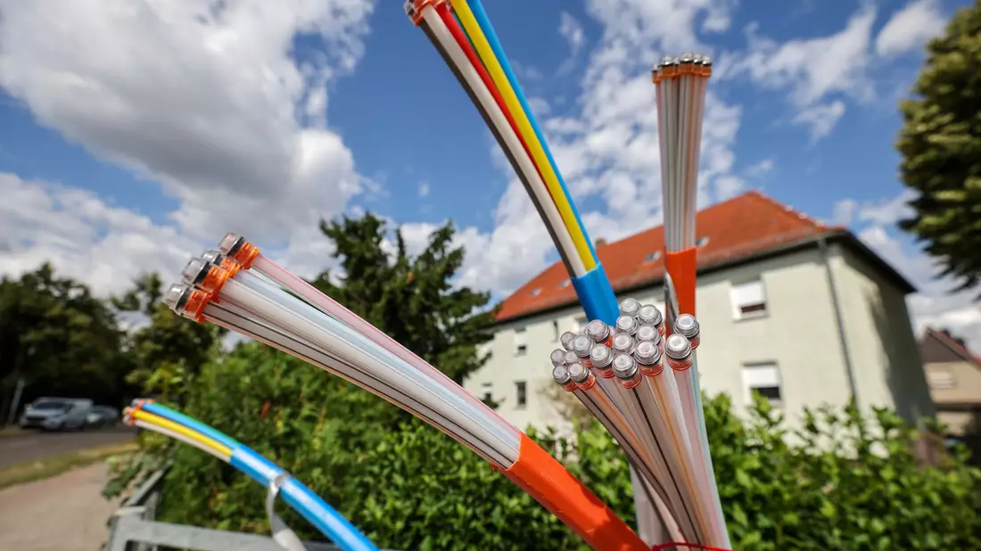 Beim Netzausbau soll es nach dem Willen der Bundesregierung schneller gehen. - Bild: Jan Woitas/dpa/dpa-tmn