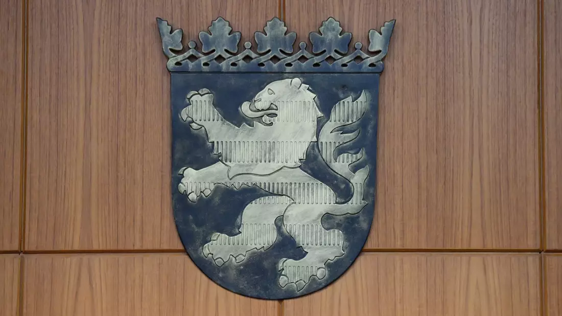 Das Frankfurter Landgericht soll am 3. Juni gegen die Vorwürfe an Apple verhandeln - Bild: Arne Dedert/dpa