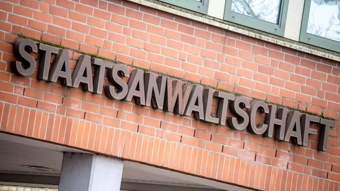 Bei der Staatsanwaltschaft Verden wird wegen möglicher jahrelanger Vergewaltigung einer Frau ermittelt. (Archivbild)  - Bild: Sina Schuldt/dpa