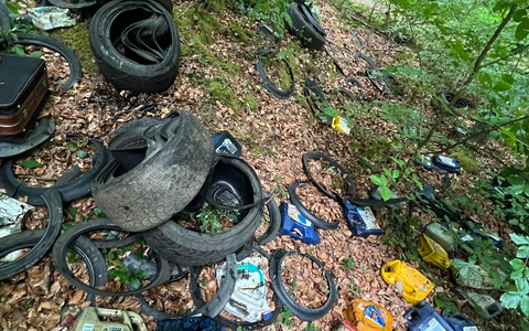 POL-MA: Heddesbach/Rhein-Neckar-Kreis: Unbekannte entsorgen illegal Müll im Wald und verunreinigen den Boden - Zeugenaufruf - Foto: presseportal.de