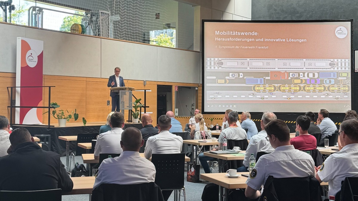 FW-F: Feuerwehr Frankfurt veranstaltet erstes Symposium zur Mobilitätswende: Fokus auf Lösungen für eine sichere Stadt von morgen - Foto: presseportal.de