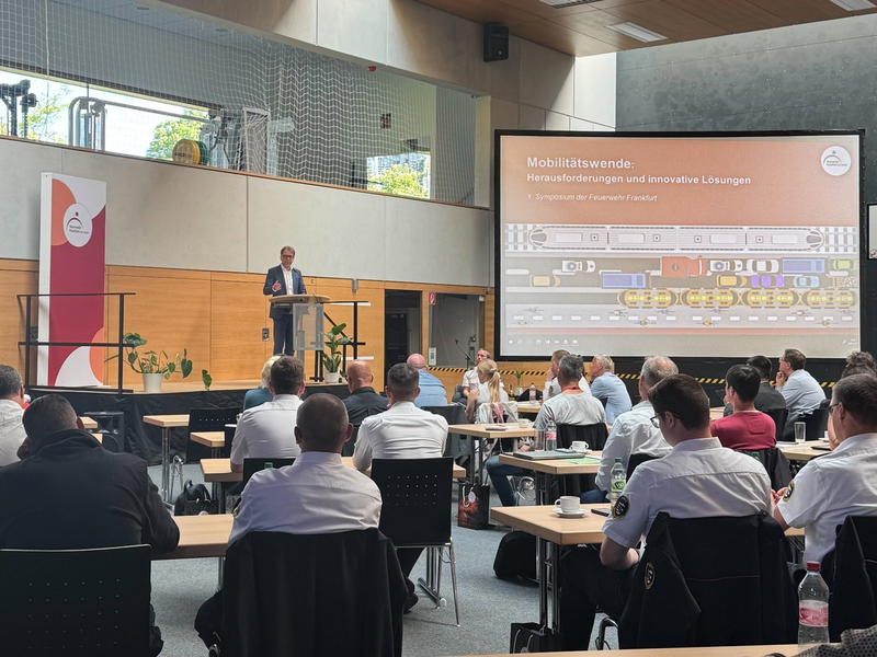 FW-F: Feuerwehr Frankfurt veranstaltet erstes Symposium zur Mobilitätswende: Fokus auf Lösungen für eine sichere Stadt von morgen - Foto: presseportal.de