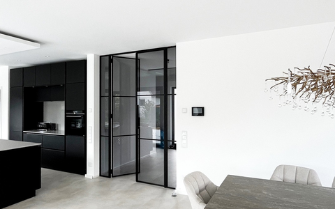 Die Kunst der Raumteilung: Wie Lofttüren moderne Wohnkonzepte revolutionieren - Foto: presseportal.de