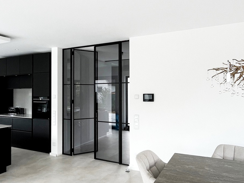 Die Kunst der Raumteilung: Wie Lofttüren moderne Wohnkonzepte revolutionieren - Foto: presseportal.de