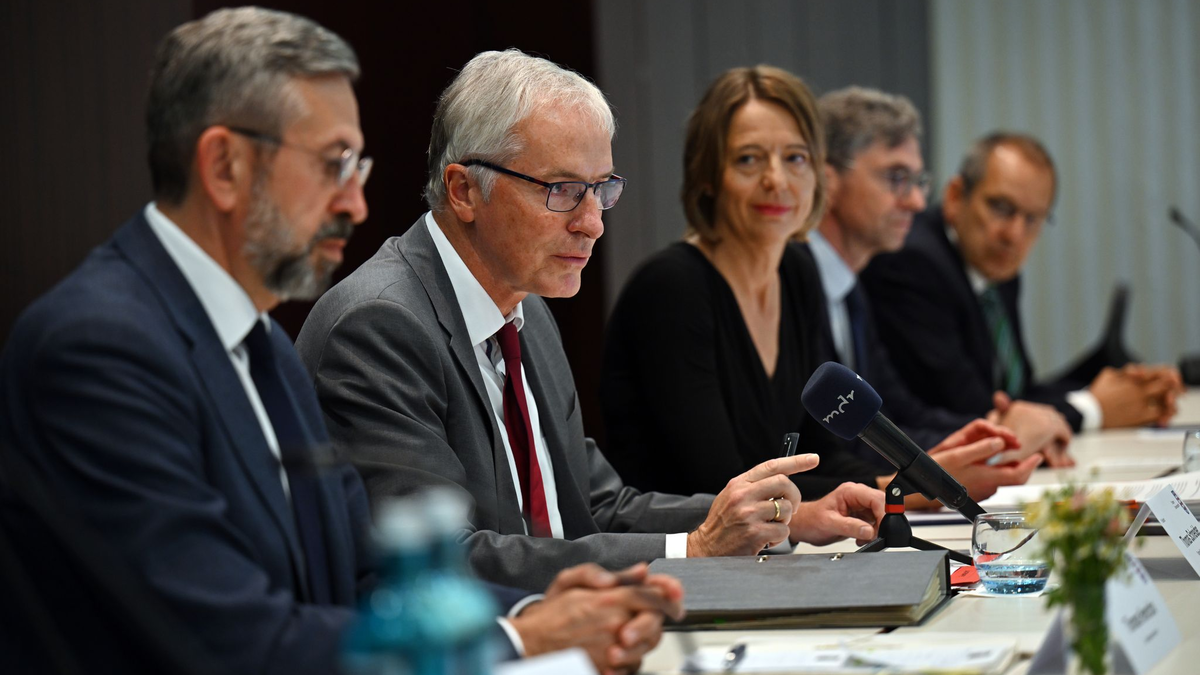 Wie umgehen mit Rechtsreferendaren, bei denen Zweifel an der Verfassungstreue besteht? Unter anderem mit dieser Frage haben sich die Präsidentinnen und Präsidenten der Oberlandesgerichte, des Kammergerichts, des Bayerischen Obersten Landesgerichts und des Bundesgerichtshofs bei ihrer Jahrestagung in Weimar beschäftigt. - Foto: Martin Schutt/dpa