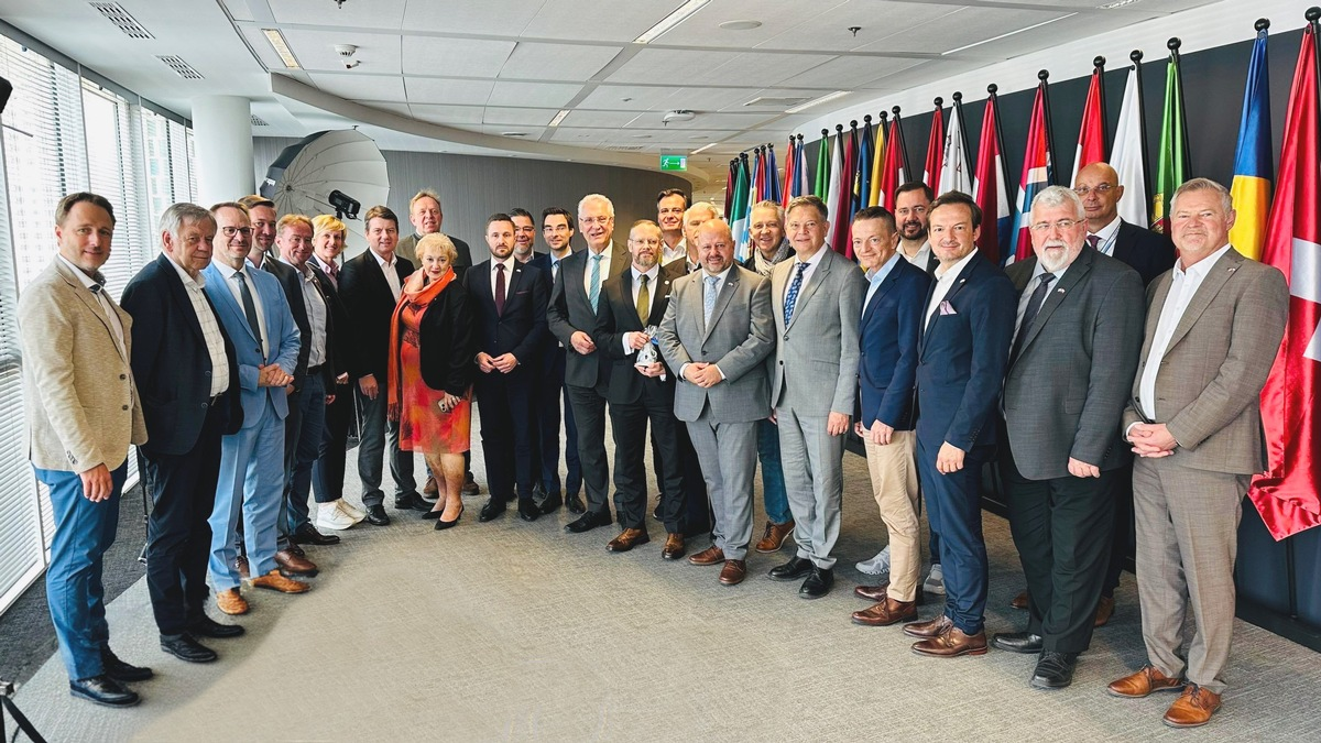 Grenzsicherung wichtiger denn je: CSU-Landtagsfraktion besucht Frontex-Hauptquartier in Warschau - Foto: presseportal.de