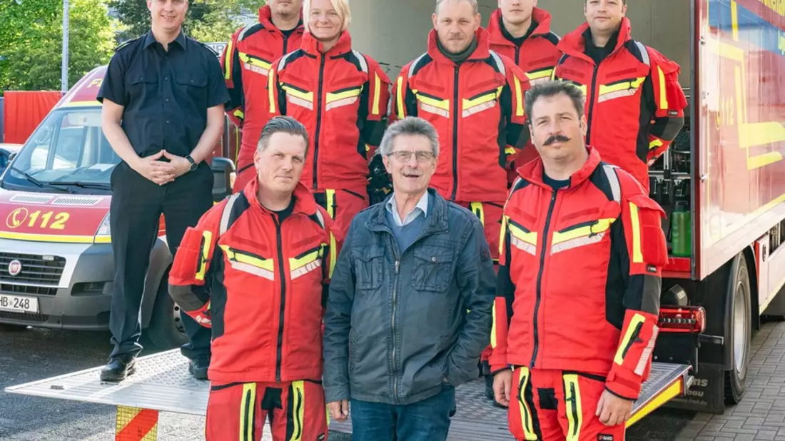 FW Bremerhaven: Stadtrat Peter Skusa würdigt erfolgreiche Lehrgangssabschlüsse der Feuerwehr Bremerhaven - Bild: presseportal.de