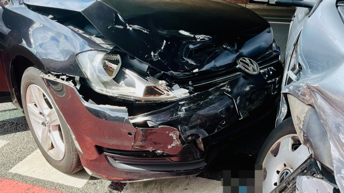 POL-DU: Duissern: Duo flüchtet nach Verkehrsunfall - Zeugen gesucht - Foto: presseportal.de