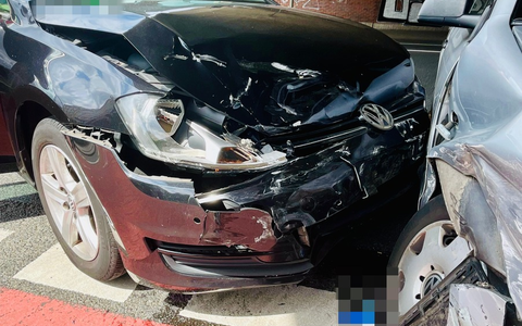 POL-DU: Duissern: Duo flüchtet nach Verkehrsunfall - Zeugen gesucht - Foto: presseportal.de